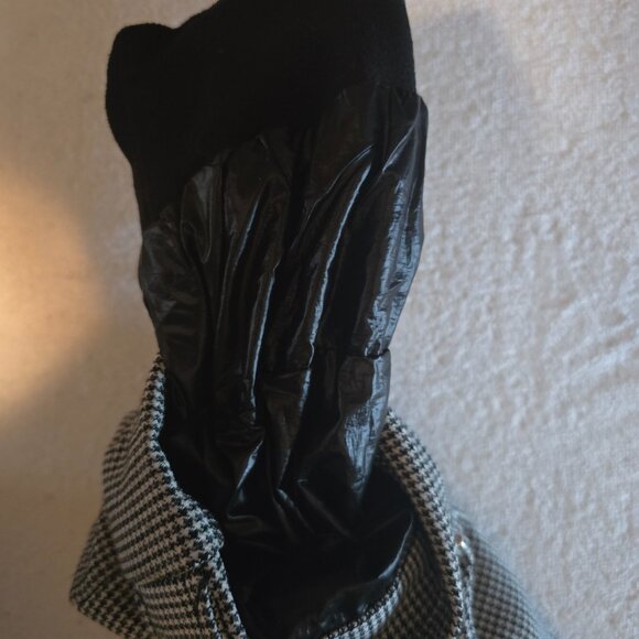 Obermeyer Women's Ski/Snowboard Jacket - Picture 14 of 14